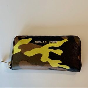 Michael Kors Fashion Camo Wallet